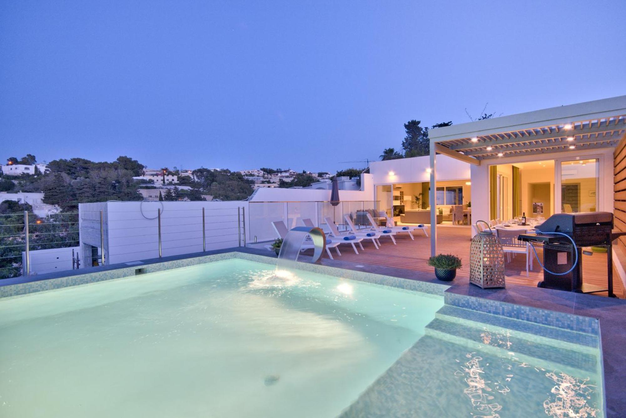 Villa Maltese Luxury - Sunset Infinity Pools, Indoor Heated Pools And More!
