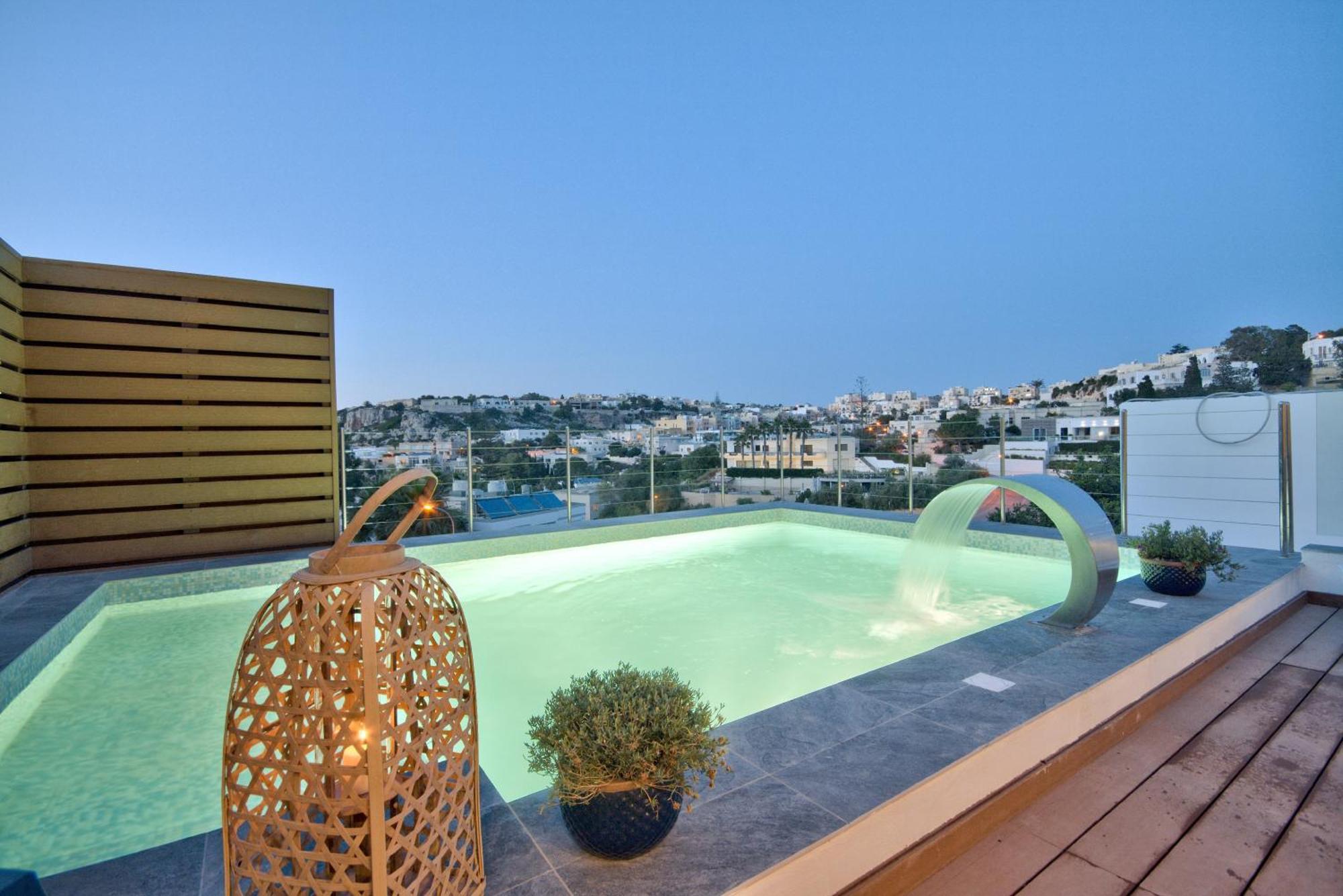 Villa Maltese Luxury - Sunset Infinity Pools, Indoor Heated Pools And More! *