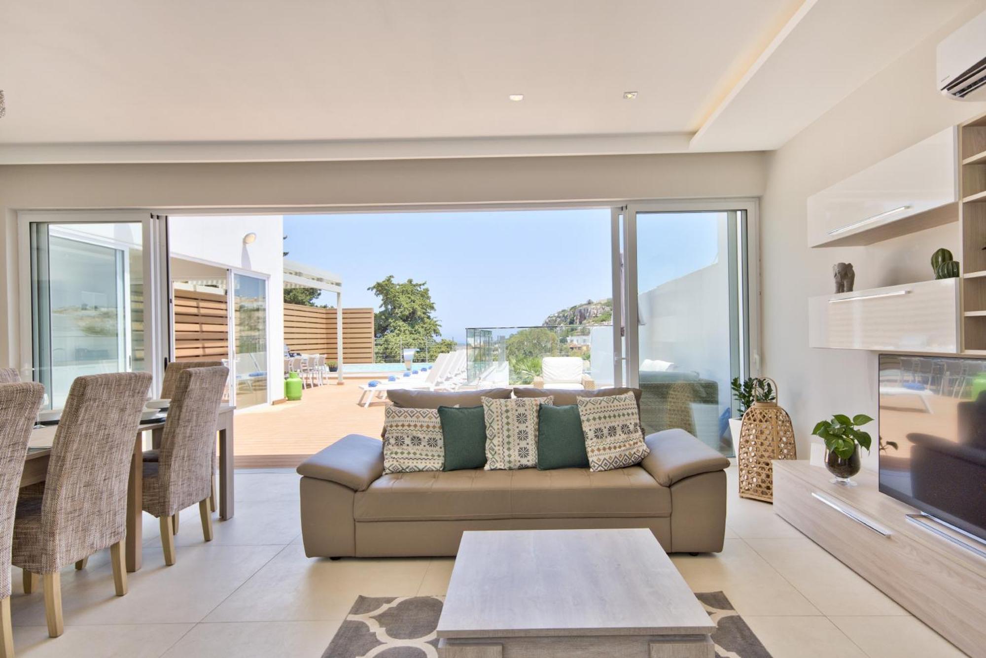 Maltese Luxury - Sunset Infinity Pools, Indoor Heated Pools And More! *