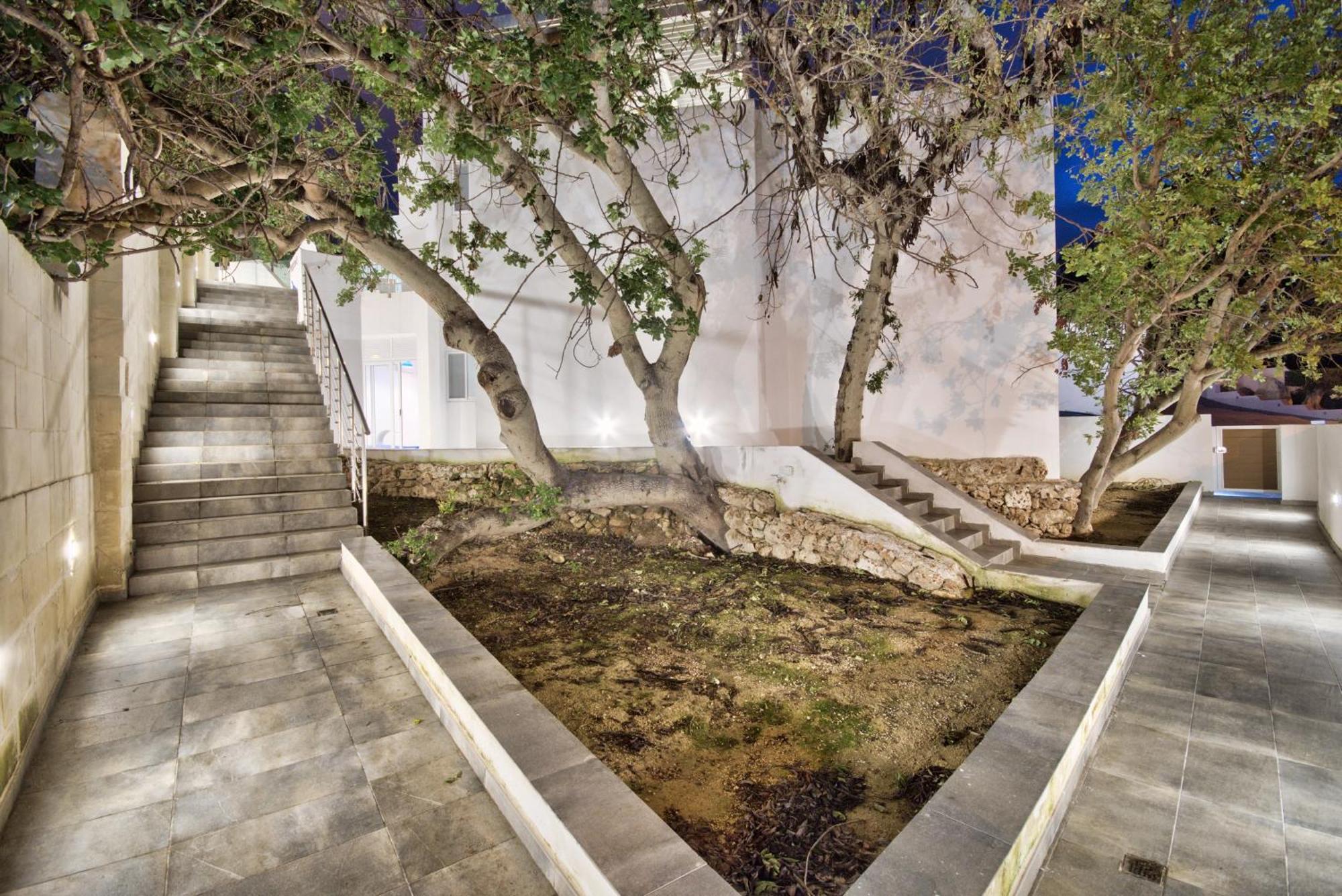 Maltese Luxury - Sunset Infinity Pools, Indoor Heated Pools And More! Mellieħa