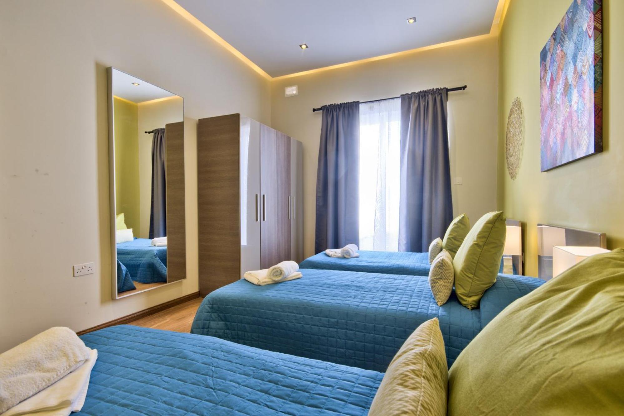 Villa Maltese Luxury - Sunset Infinity Pools, Indoor Heated Pools And More!