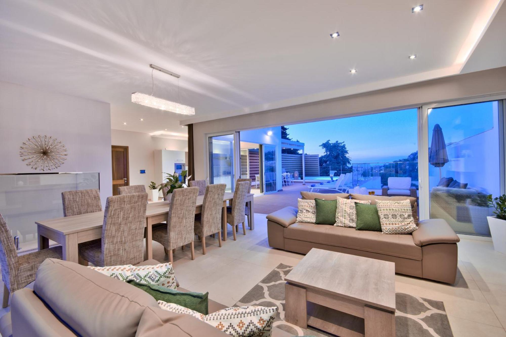 Maltese Luxury - Sunset Infinity Pools, Indoor Heated Pools And More! Villa