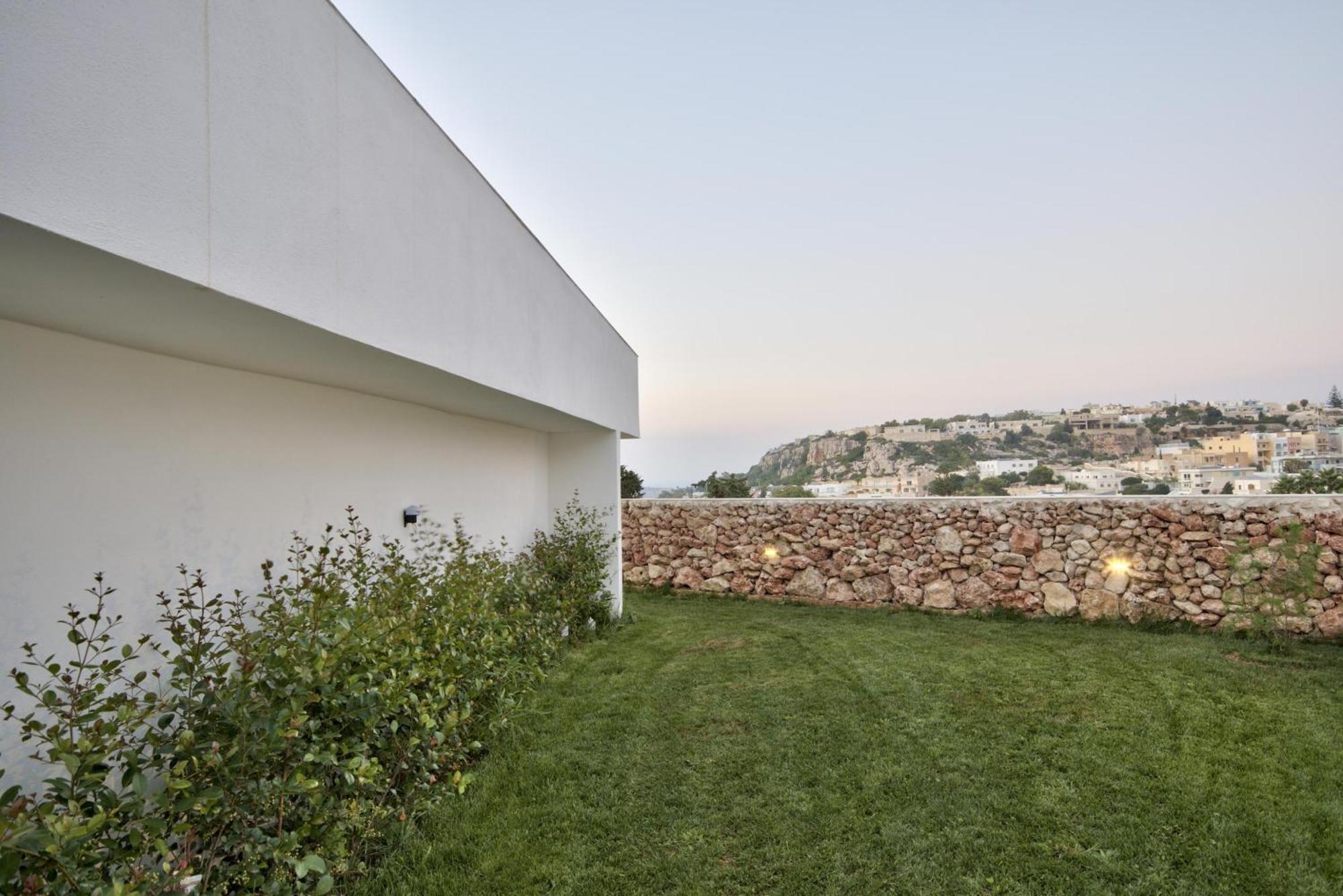Maltese Luxury - Sunset Infinity Pools, Indoor Heated Pools And More! *